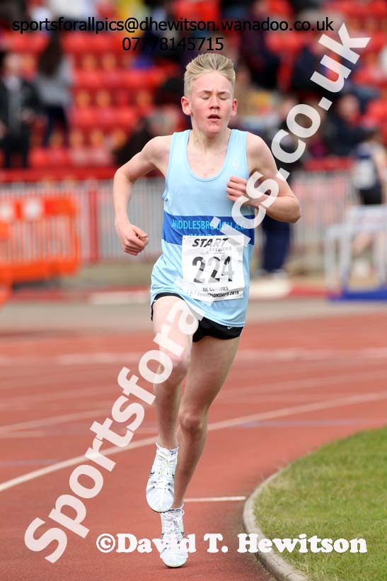 Boys under-15s 1500 metres, North Eastern Track and Field Champs, Gateshead Stadium. Photo: David T. Hewitson/Sports for All Pics